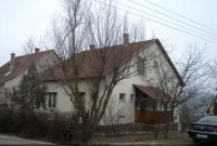 Gödöllõ eladó családi ház 110m2 kertvárosi rész 4+1 fél szoba szuterén ingatlan hirdetéshez feltöltött kép